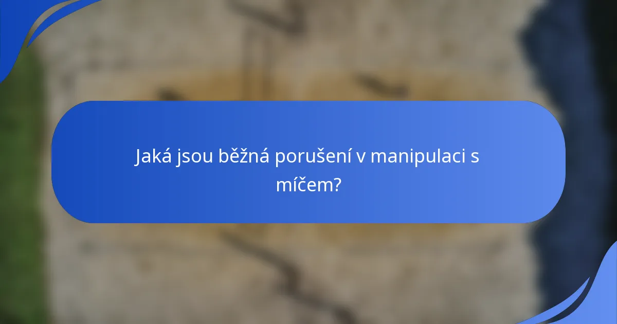Jaká jsou běžná porušení v manipulaci s míčem?